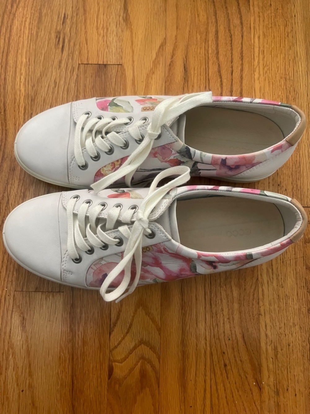 Like NEW ECCO Soft 7 White Floral Leather Sneakers - - Picture 2 of 8